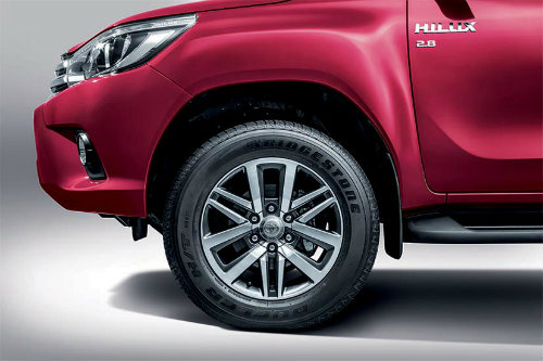 Toyota Hilux 2016 ra mắt ở Malaysia, giá rẻ hơn VN - 5