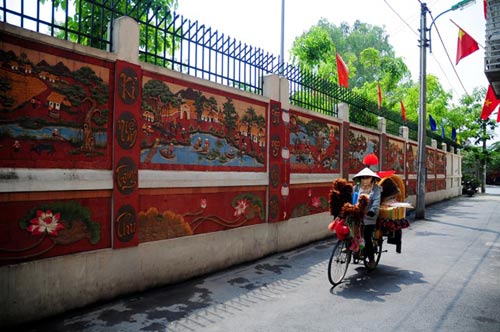 HN: Sợ quảng cáo rao vặt, cả ngõ góp tiền làm tường gốm - 12