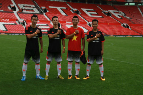 Hình ảnh đẹp như mơ của fan Việt ở Old Trafford - 9