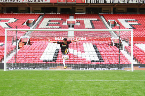 Hình ảnh đẹp như mơ của fan Việt ở Old Trafford - 12