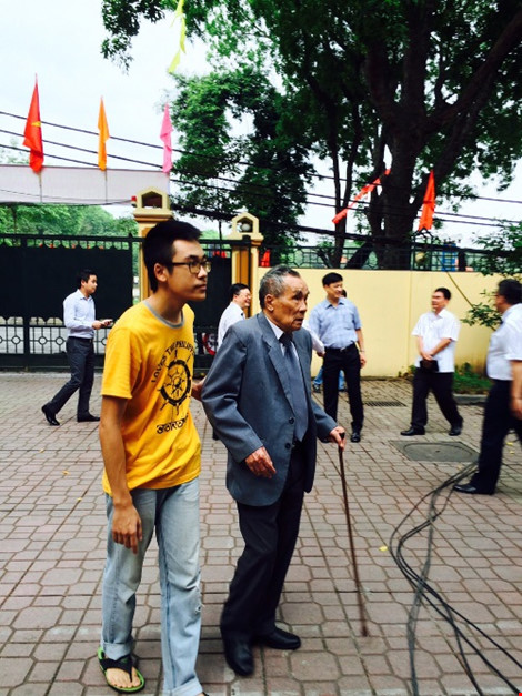 Tỷ lệ cử tri cả nước đã đi bầu cử đạt khoảng trên 70% - 15