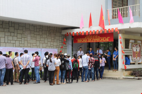 Tỷ lệ cử tri cả nước đã đi bầu cử đạt khoảng trên 70% - 4