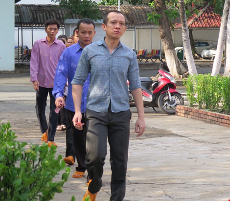 Tỷ lệ cử tri cả nước đã đi bầu cử đạt khoảng trên 70% - 10