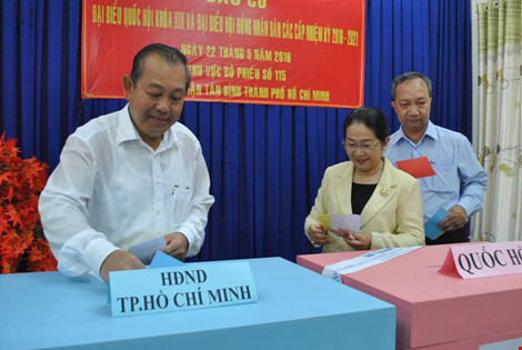 Tỷ lệ cử tri cả nước đã đi bầu cử đạt khoảng trên 70% - 14