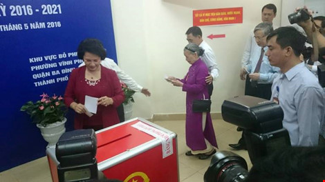 Tỷ lệ cử tri cả nước đã đi bầu cử đạt khoảng trên 70% - 2