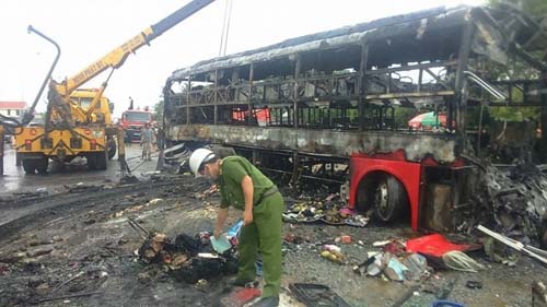 Hé lộ hồ sơ 3 xe đâm nhau bốc cháy tại Bình Thuận - 1