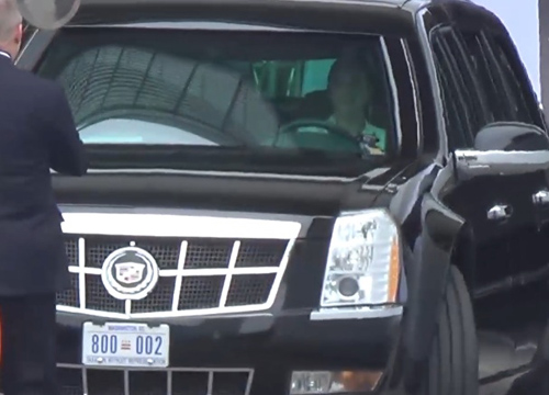 Tài xế lái Cadillac One hộ tống ông Obama là một cô gái - 1
