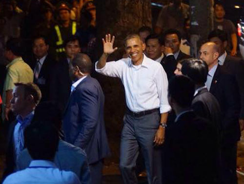 Obama an bun cha Ha Noi