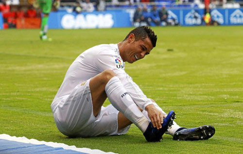 Ronaldo "luyện công dị" chạy đua tới chung kết cúp C1 - 1