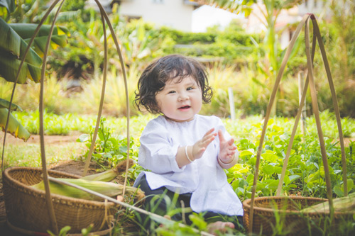 Bộ ảnh “cô nông dân nhí” 11 tháng tuổi siêu đáng yêu - 2