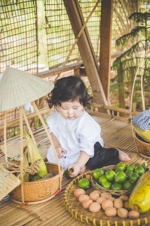 Bộ ảnh “cô nông dân nhí” 11 tháng tuổi siêu đáng yêu - 7