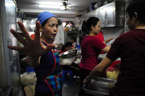 Quán bún chả ông Obama đến ăn bỗng nhiên “cháy hàng” - 5