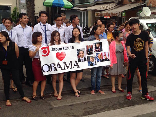 Người Sài Gòn leo cây, trèo cột điện đón ông Obama - 9