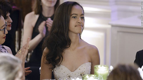 Con gái Tổng thống Obama càng lớn càng xinh đẹp - 1