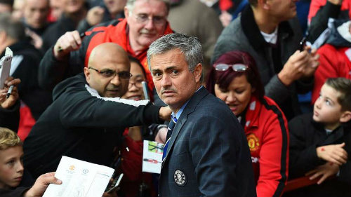 Mourinho đến MU: Lửa thử vàng, gian nan thử sức - 1