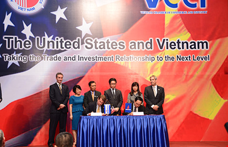 Cú hích cho hàng Việt từ chuyến thăm của Tổng thống Obama - 1