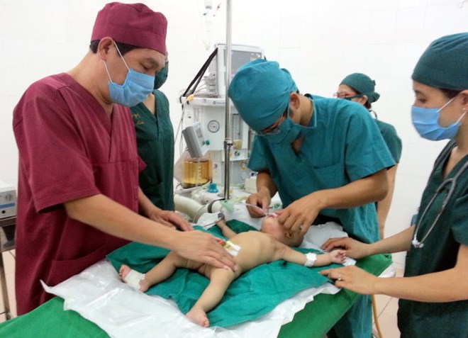 Giật mình: Con gái mặc bỉm quá lâu gây dị tật bộ phận sinh dục - 1