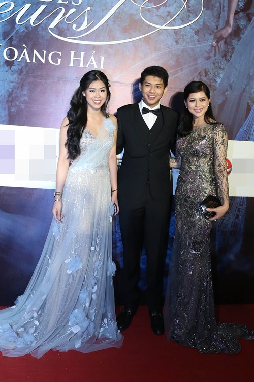 Hồng Quế đi dự show thời trang Ngôn ngữ hoa của Hoàng Hải