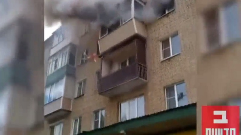 Nga: Cháy nhà, bố mẹ ném con từ tầng 5 - 1