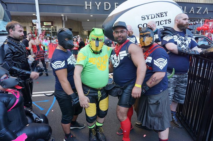 Kỳ lạ cuộc sống của những người muốn trở thành chó - 2