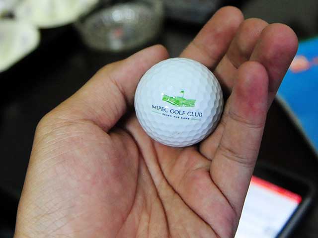 Bóng golf “oanh tạc” nhà dân trên tuyến phố kiểu mẫu - 3