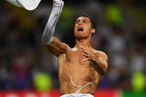 Ronaldo lần đầu tiên "có duyên" trong loạt luân lưu - 1