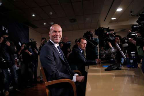 "Kẻ đóng thế"  Zidane: Thép đã tôi thế đấy - 1