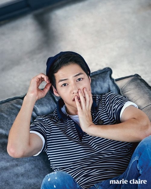 Những khoảnh khắc "đốn tim" fan của Song Joong Ki - 11