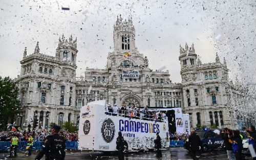 Real - Ronaldo quậy tung Bernabeu mừng "Undecima" - 3