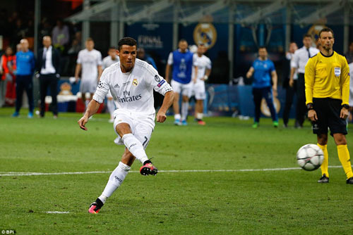 Ronaldo "độc hành" giải Cầu thủ hay nhất cúp C1 - 4