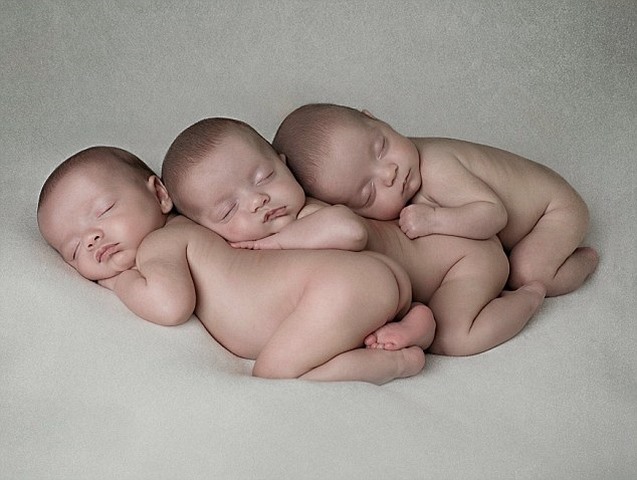 Cực hiếm: Anh em sinh ba giống nhau tuyệt đối - 1