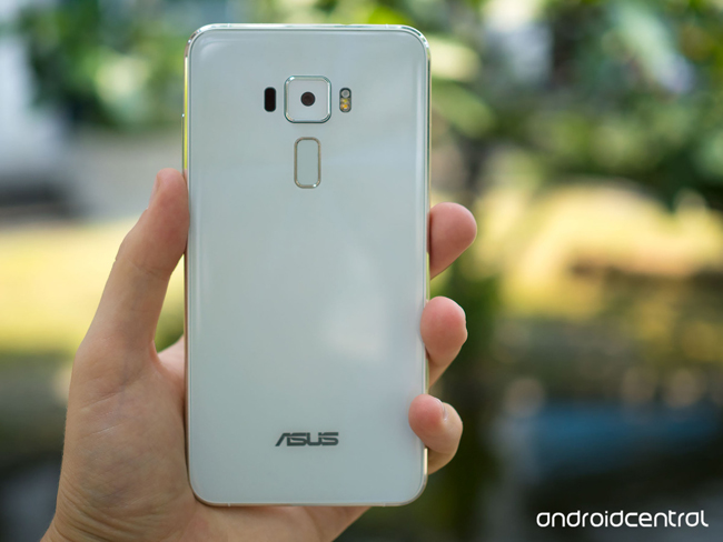Asus ZenFone 3 phiên bản tiêu chuẩn có mức giá rẻ nhất trong bộ 3 smartphone vừa được Asus trình làng tại Computex.