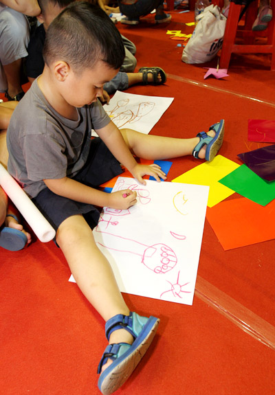 Trò chơi thủ công, vận động hút trẻ em Sài Gòn - 8