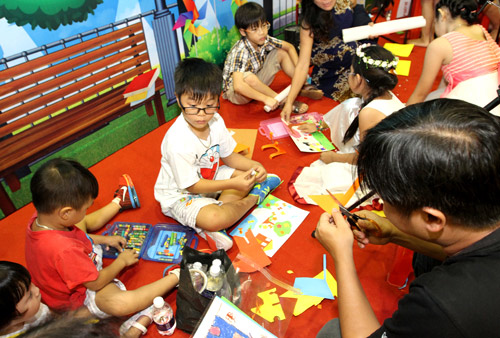 Trò chơi thủ công, vận động hút trẻ em Sài Gòn - 9