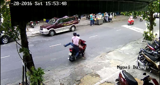 Truy tìm 2 tên cướp táo tợn giữa trung tâm TP Đà Nẵng - 1