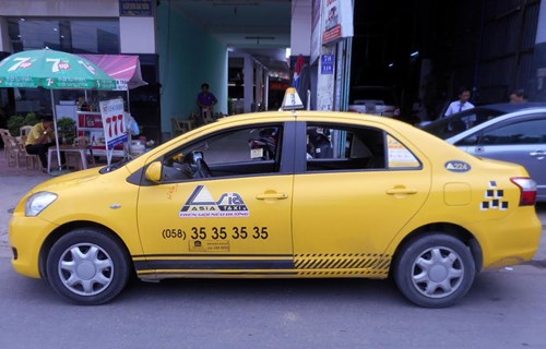 Táo tợn chặn taxi để cướp gần sân bay Cam Ranh - 2