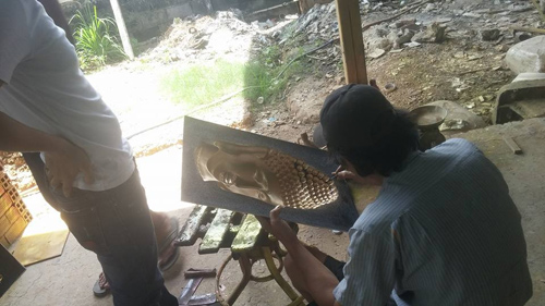 Xu hướng món quà trang trí độc, lạ với tranh điêu khắc 3D mạ vàng - 5