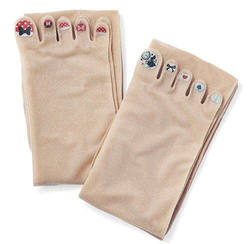 Thiếu nữ Nhật rộ mốt đeo tất gắn nail màu mè - 7