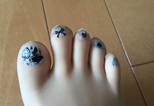 Thiếu nữ Nhật rộ mốt đeo tất gắn nail màu mè - 8