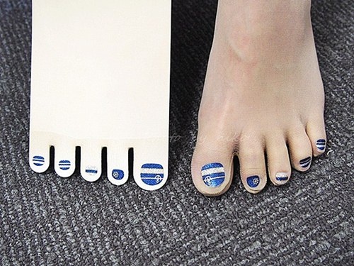 Thiếu nữ Nhật rộ mốt đeo tất gắn nail màu mè - 10