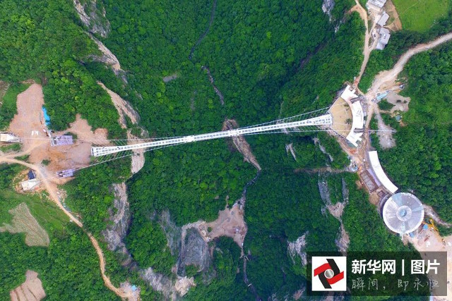 TQ hoàn thành cây cầu kính dài nhất thế giới - 1