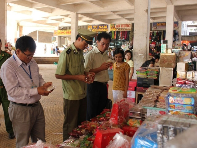 5 đoàn chuyên ngành bắt đầu kiểm tra an toàn thực phẩm tại Hà Nội - 1