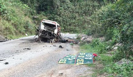 Nổ xe khách về Nghệ An, 9 người tử vong tại chỗ - 1