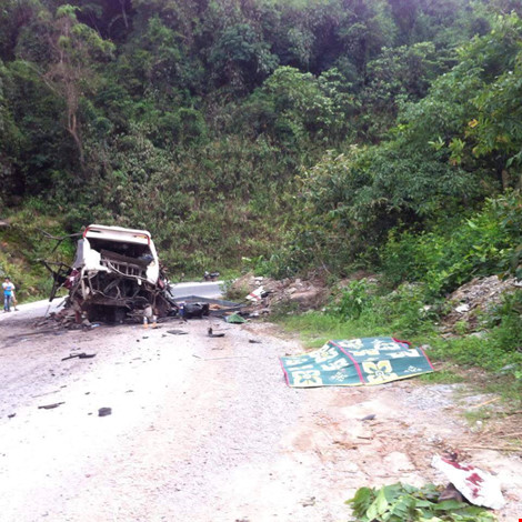 Nổ xe khách ở Lào: Đưa thi thể 8 người Việt về nước - 2