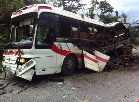 Nổ xe khách ở Lào: Đưa thi thể 8 người Việt về nước - 4