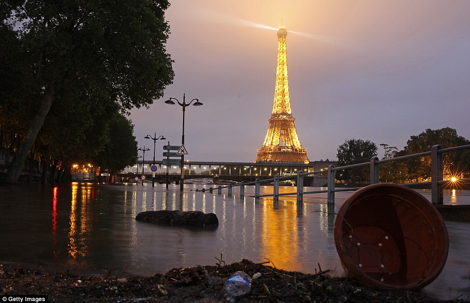 Pháp ngập lụt kỉ lục, sông Seine vỡ bờ - 1