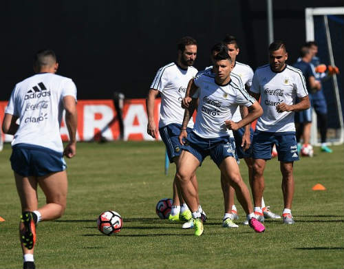 Messi râu ria lạ mắt, miệt mài tập luyện sau vụ hầu tòa - 9