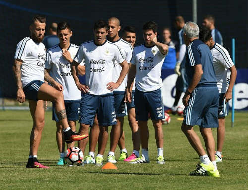 Messi râu ria lạ mắt, miệt mài tập luyện sau vụ hầu tòa - 10