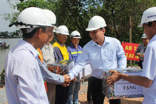 Bộ trưởng Bộ GTVT kiểm tra tiến độ thi công cầu Ghềnh - 4