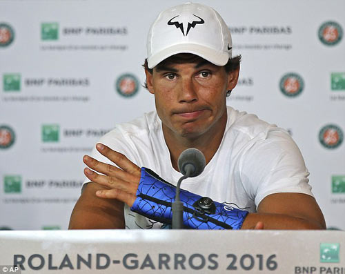 Nadal dẫn bạn gái đi biển, mơ hồ dự Wimbledon - 1